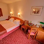 Hotel Park Prŭhonice