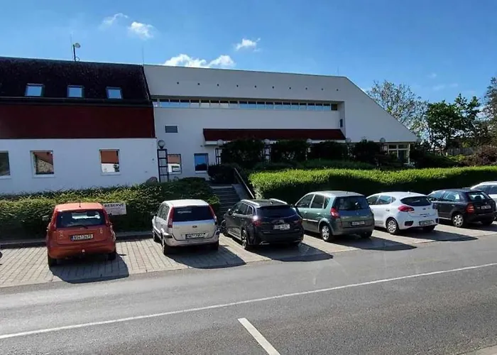 普鲁洪尼斯公园酒店 酒店 3*
